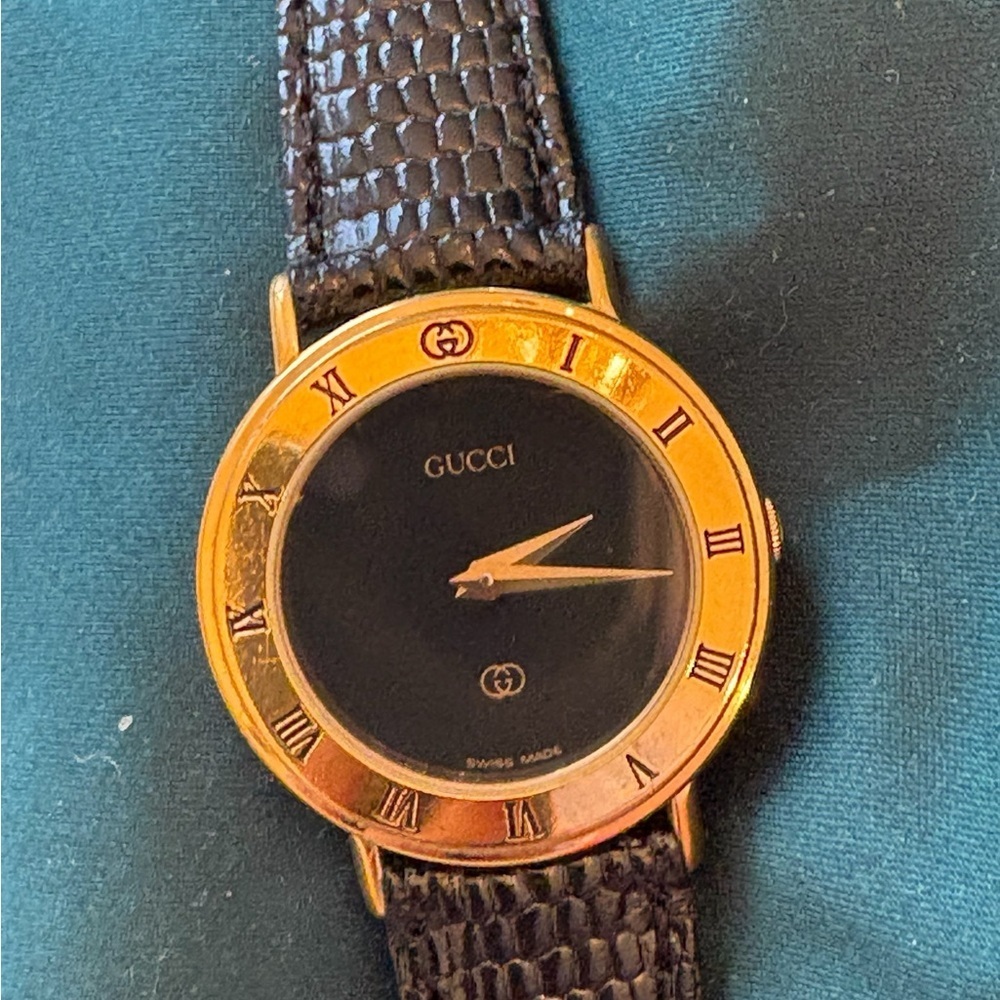 Vintage Gucci 3000L Quartz Ladies Watch 25 mm black dial crocodile skin strap - Picture 6 of 14